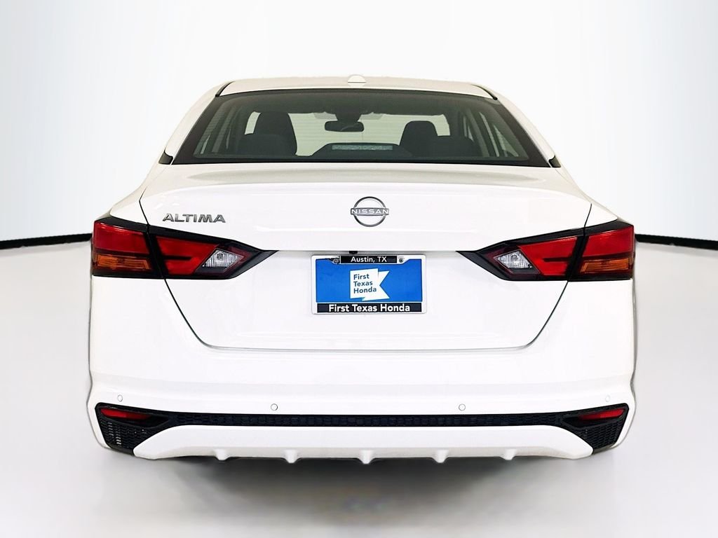 Used 2025 Glacier White Nissan 2.5 SV image 6