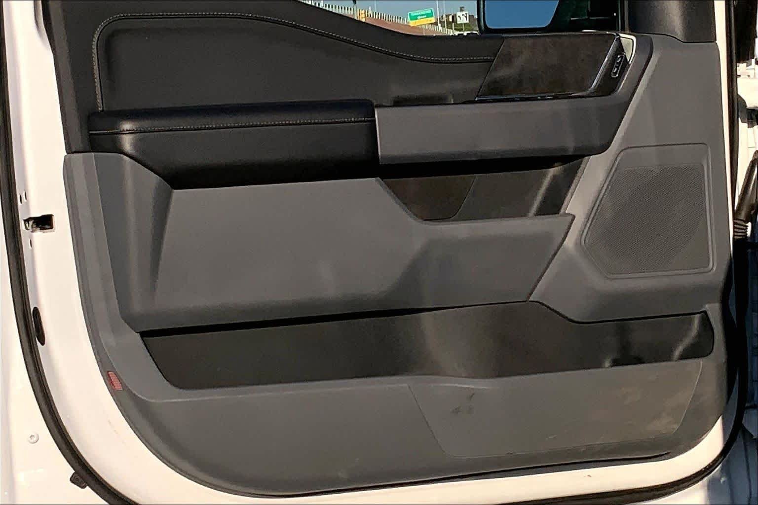 Used 2025 Oxford White Ford XLT image 22