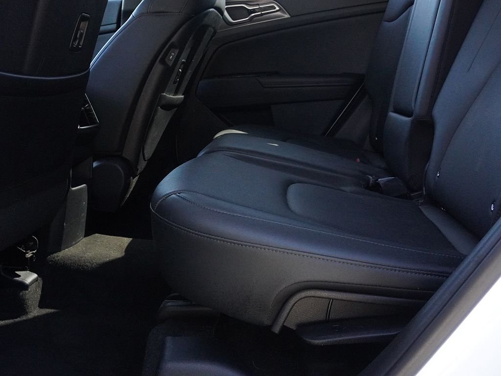 Used 2023 White Kia EX image 29