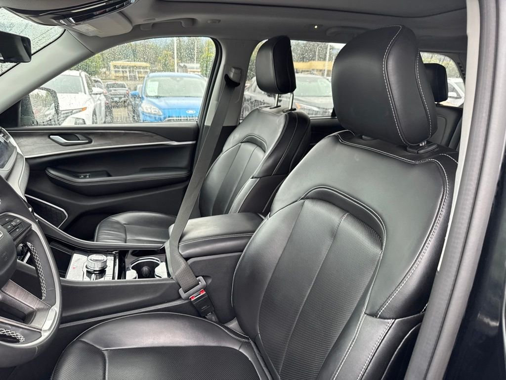Used 2023 Diamond Black Crystal Pearlcoat Jeep 4xe image 4