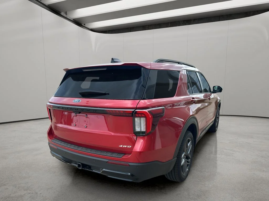 New 2026 Rapid Red Metallic Tinted Clearcoat Ford ST-Line image 5