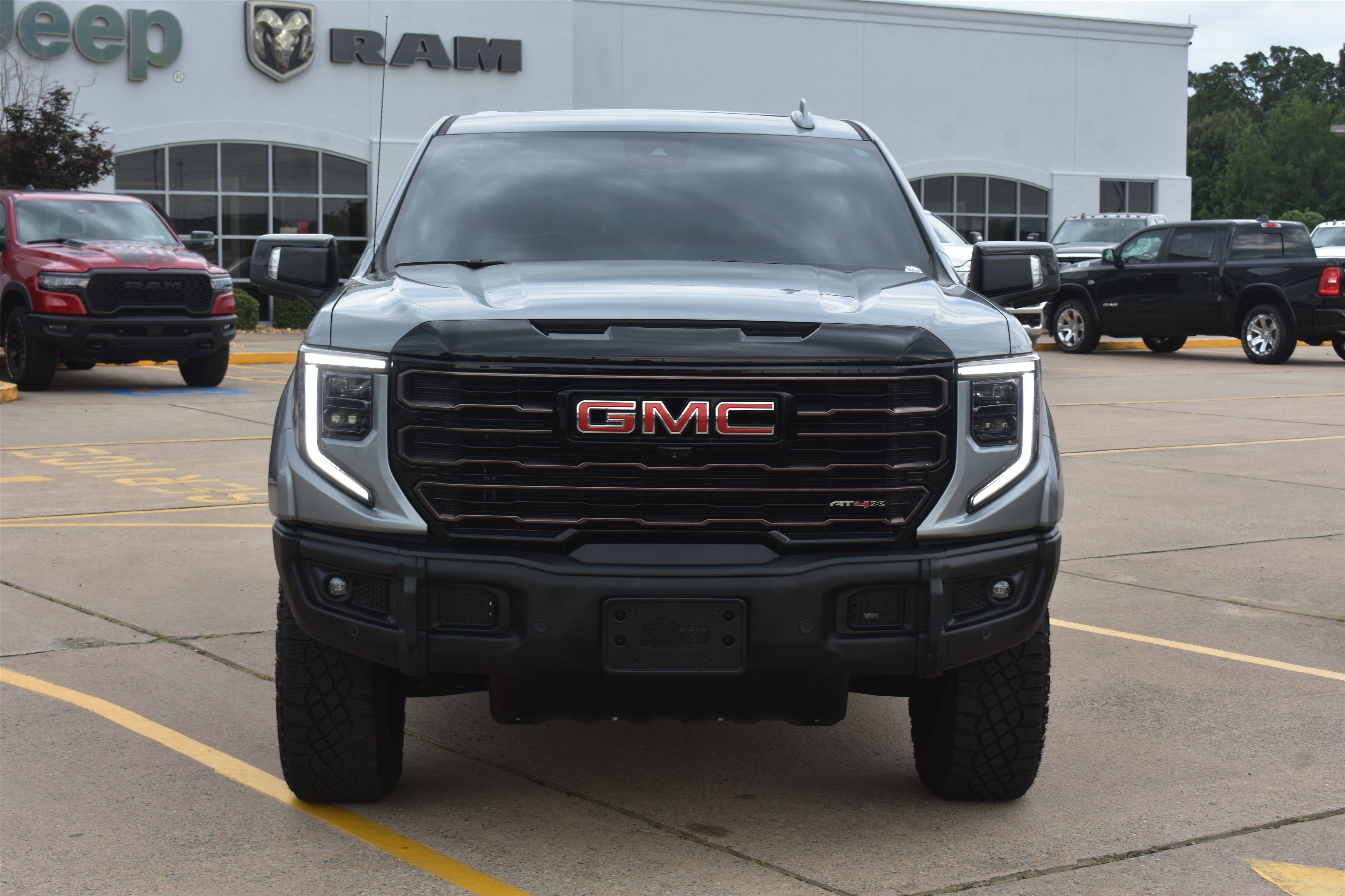 Used 2024 GMC Sierra 1500 AT4X with VIN 3GTUUFEL8RG281646 for sale in Little Rock