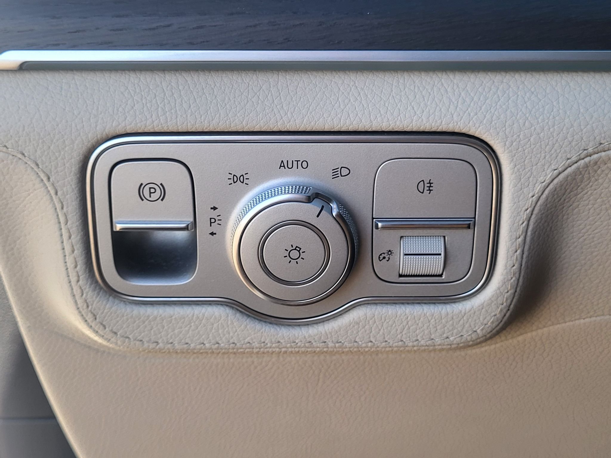 Certified Used 2023 MANUFAKTUR Diamond White Bright Mercedes-Benz GLE450 4MATIC® image 31