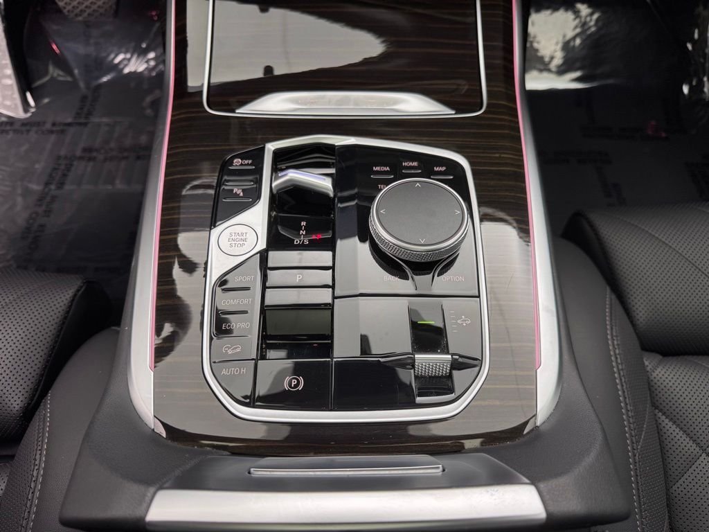 Used 2025 White Metallic BMW xDrive40i image 19