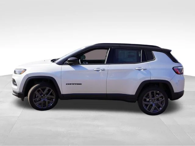 New 2026 Silver Zynith Metallic Clear-Coat Exterior Paint Jeep Limited image 6