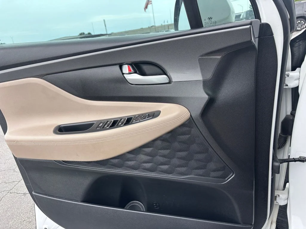 Used 2022 Gray Hyundai SE image 21