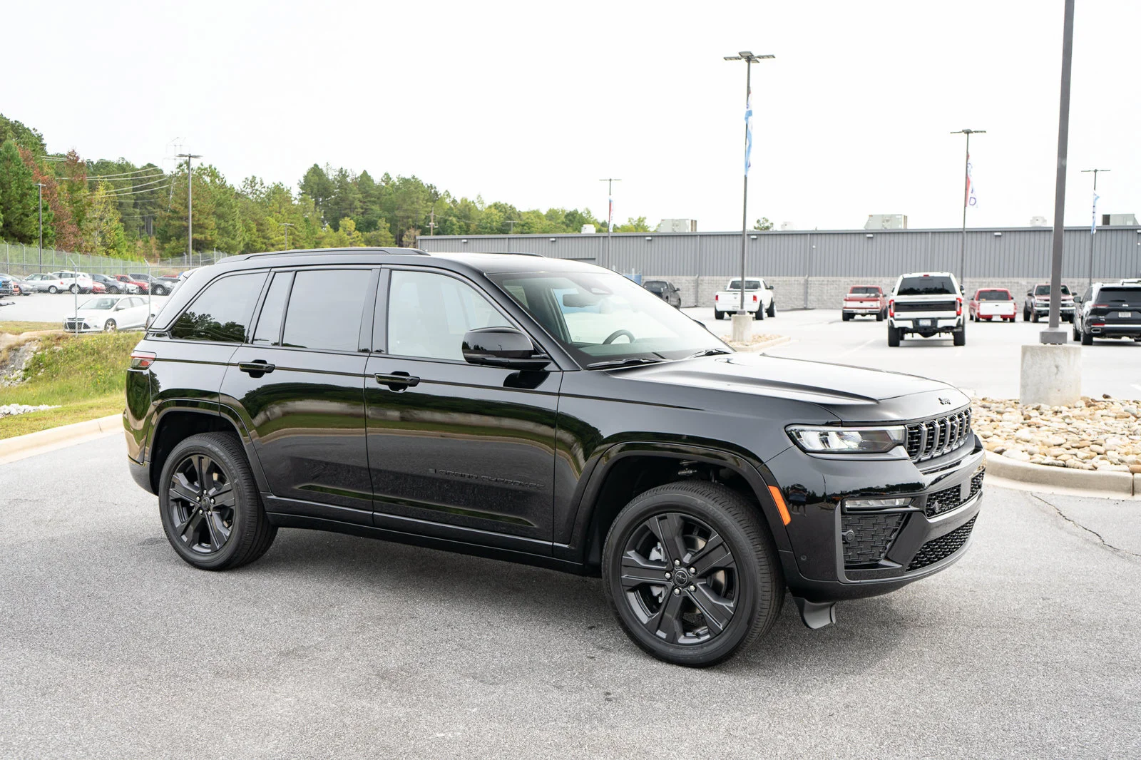 New 2027 High-Gloss Black Paint Jeep Limited Reserve image 12