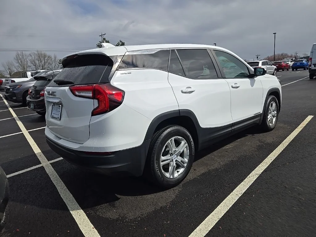 2023 GMC Terrain SLE - Photo 6