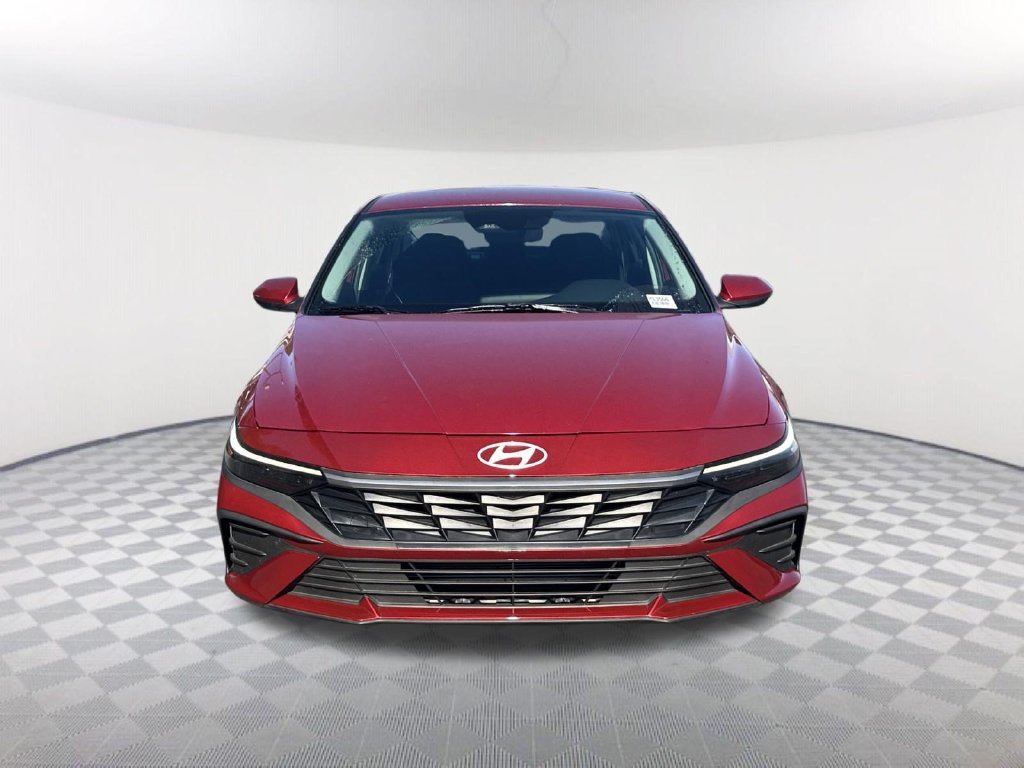 Used 2025 Red Hyundai SE image 2
