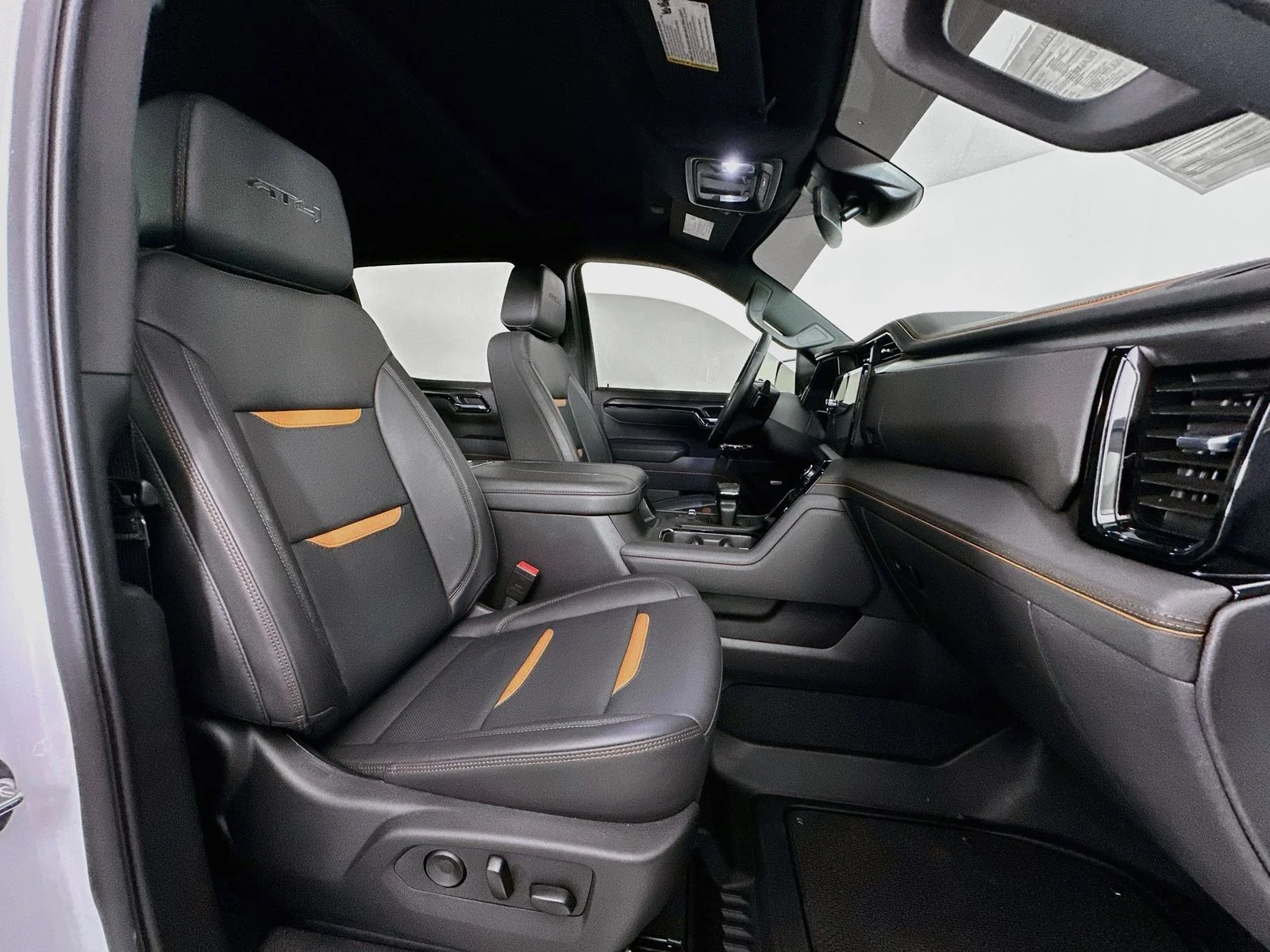 Used 2025 Summit White GMC AT4 image 30