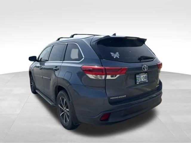 Used 2018 Blue Toyota XLE image 5