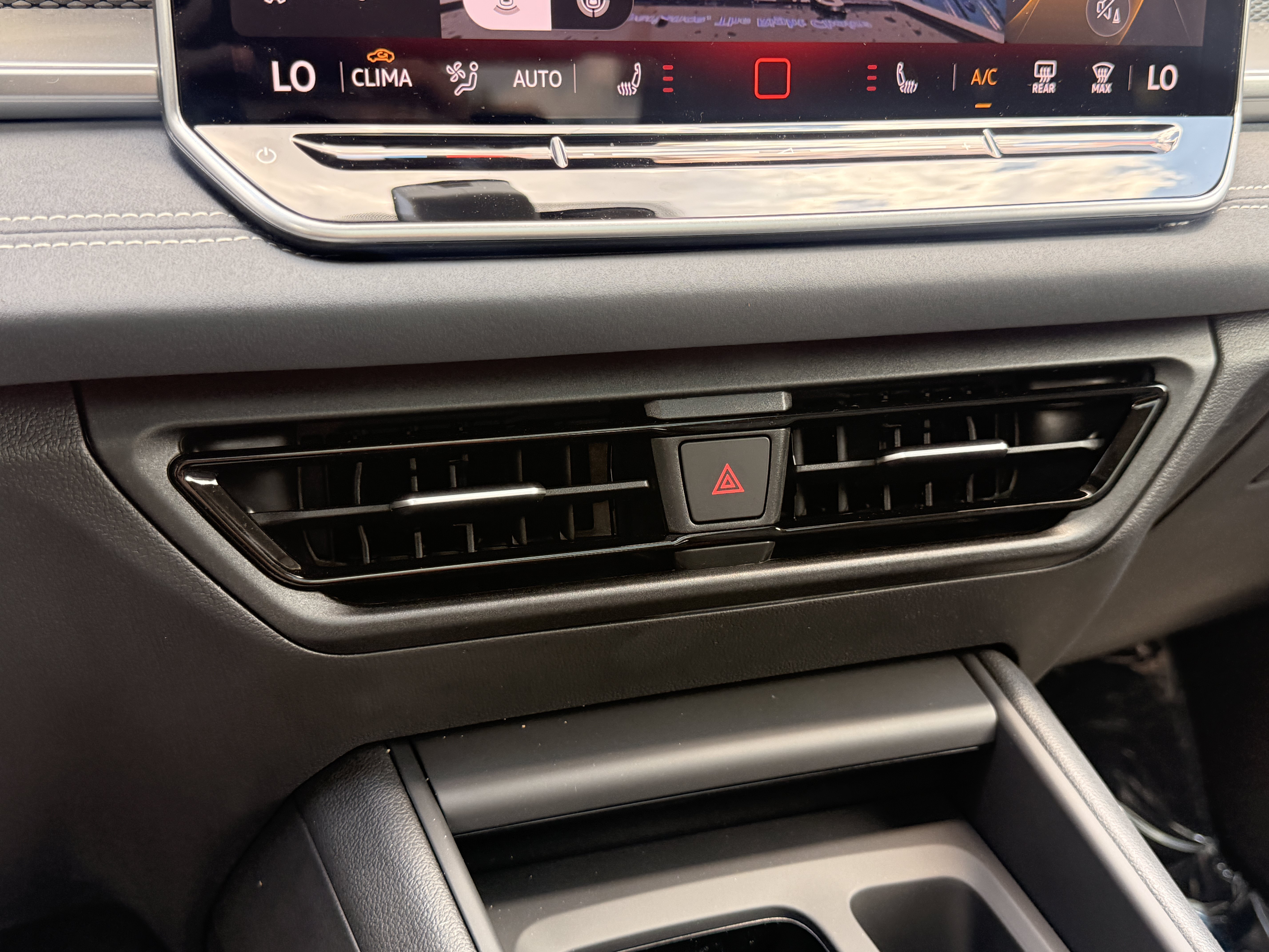 New 2026 Deep Black Pearl Volkswagen SE image 20