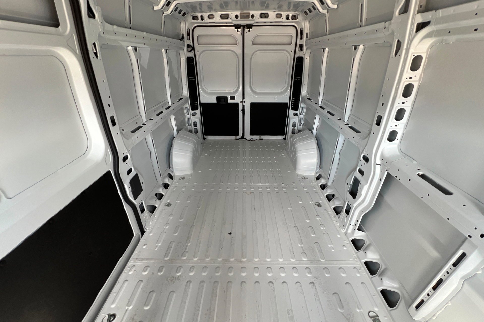 New 2026 Bright White Clear-Coat Exterior Paint RAM Tradesman image 24