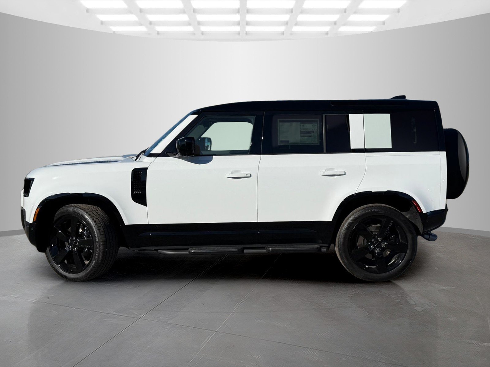 2026 Land Rover Defender V8 - Photo 8
