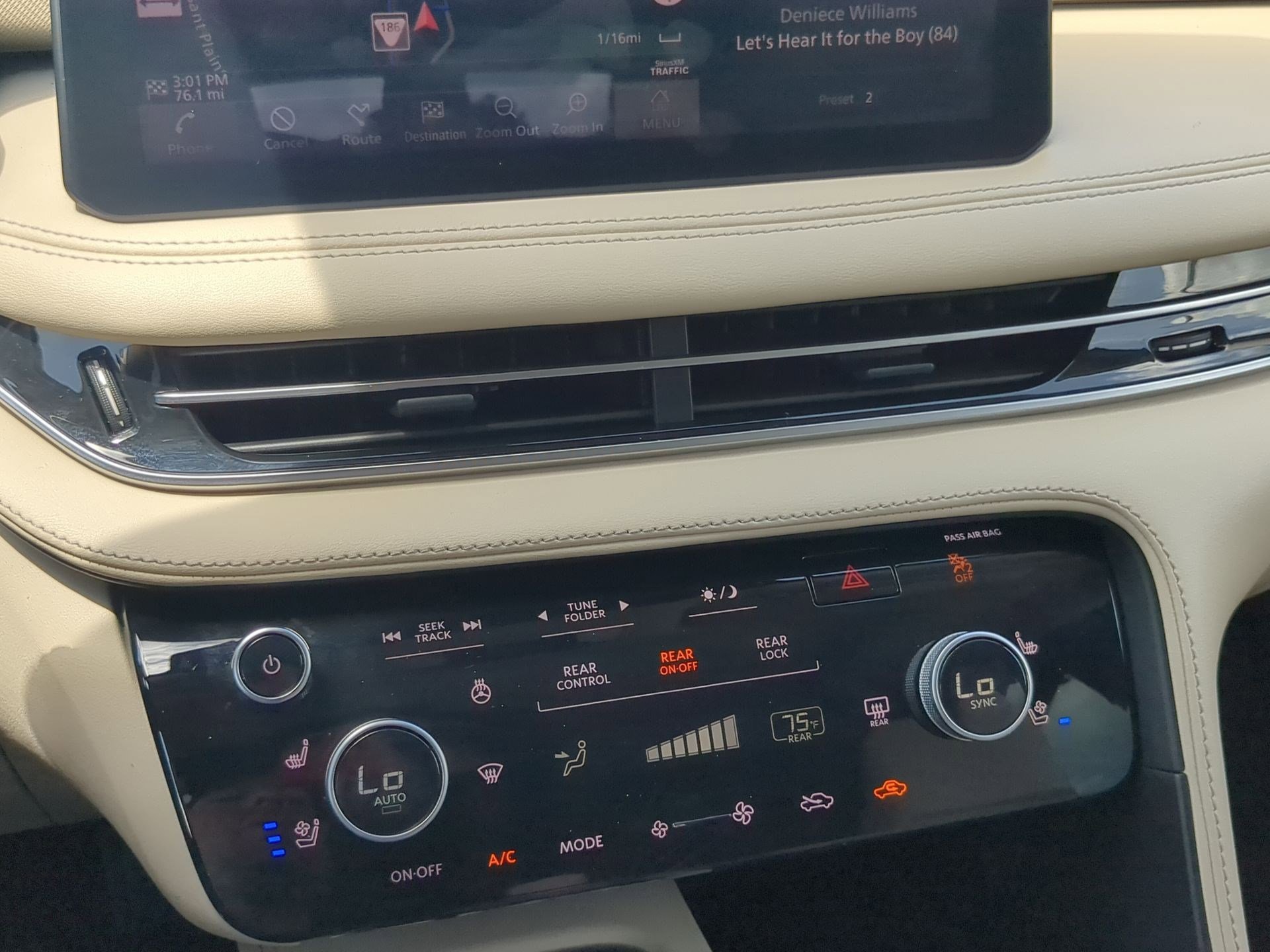 Used 2025 Warm Titanium INFINITI LUXE image 18