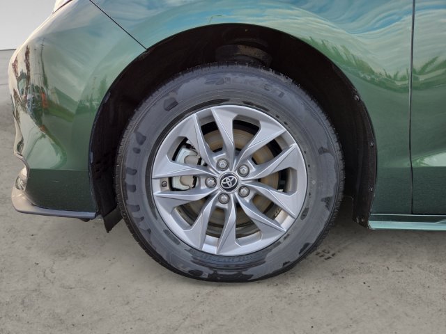 Used 2025  Toyota XLE image 9