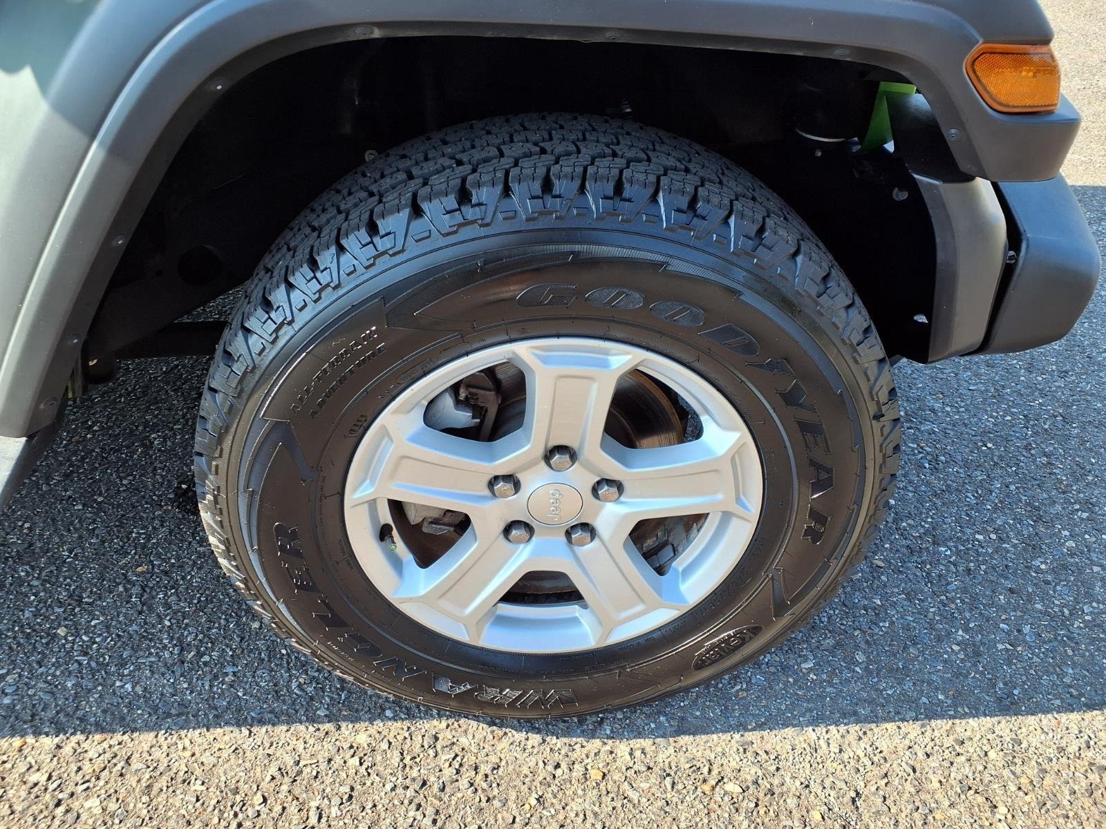 Used 2019 Mojito! Clearcoat Jeep Sport S image 12