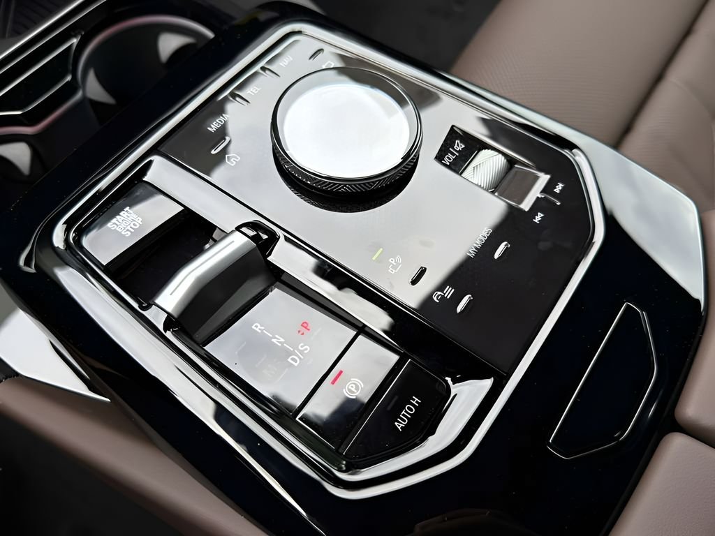 New 2027 Oxide Grey Metallic BMW 530i image 19