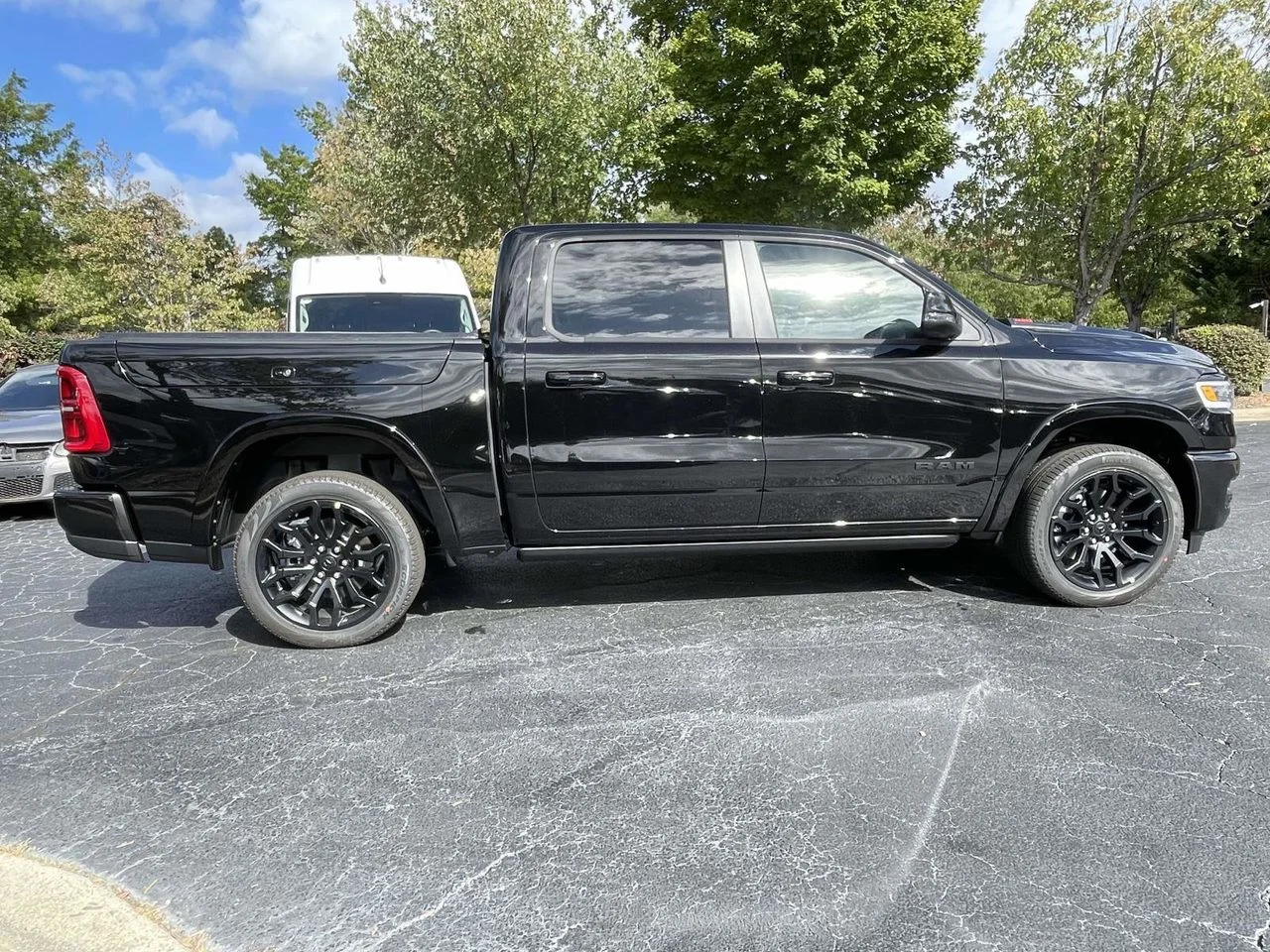 New 2026 Diamond Black Crystal Pearl-Coat Exterior Paint RAM Limited image 10