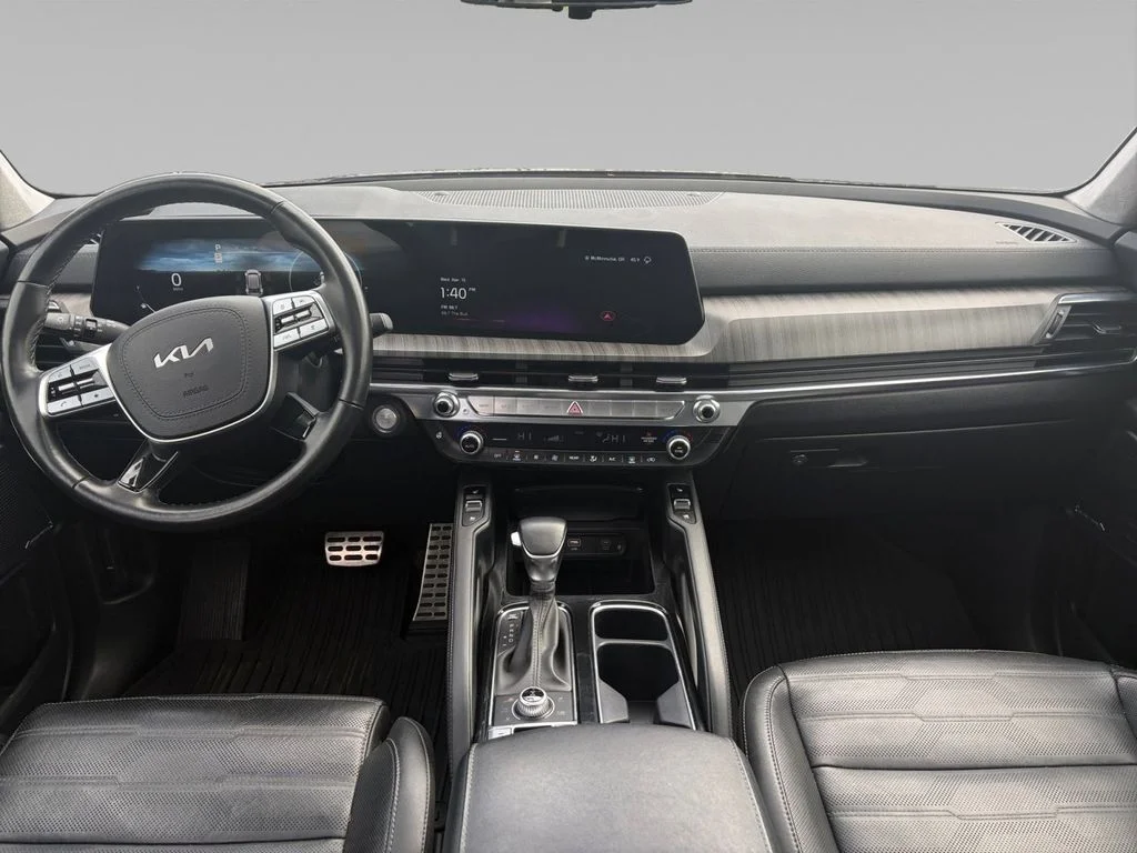 Used 2023 Green Kia SX-Prestige image 12