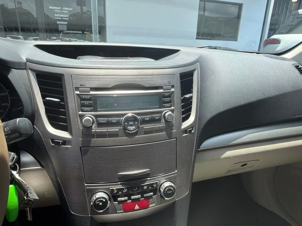 Used 2011 White Subaru 2.5i Premium image 7