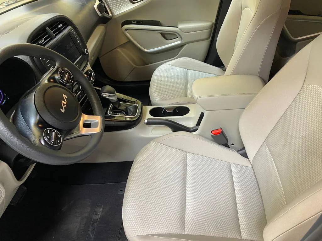 Used 2025 White Kia LX image 19