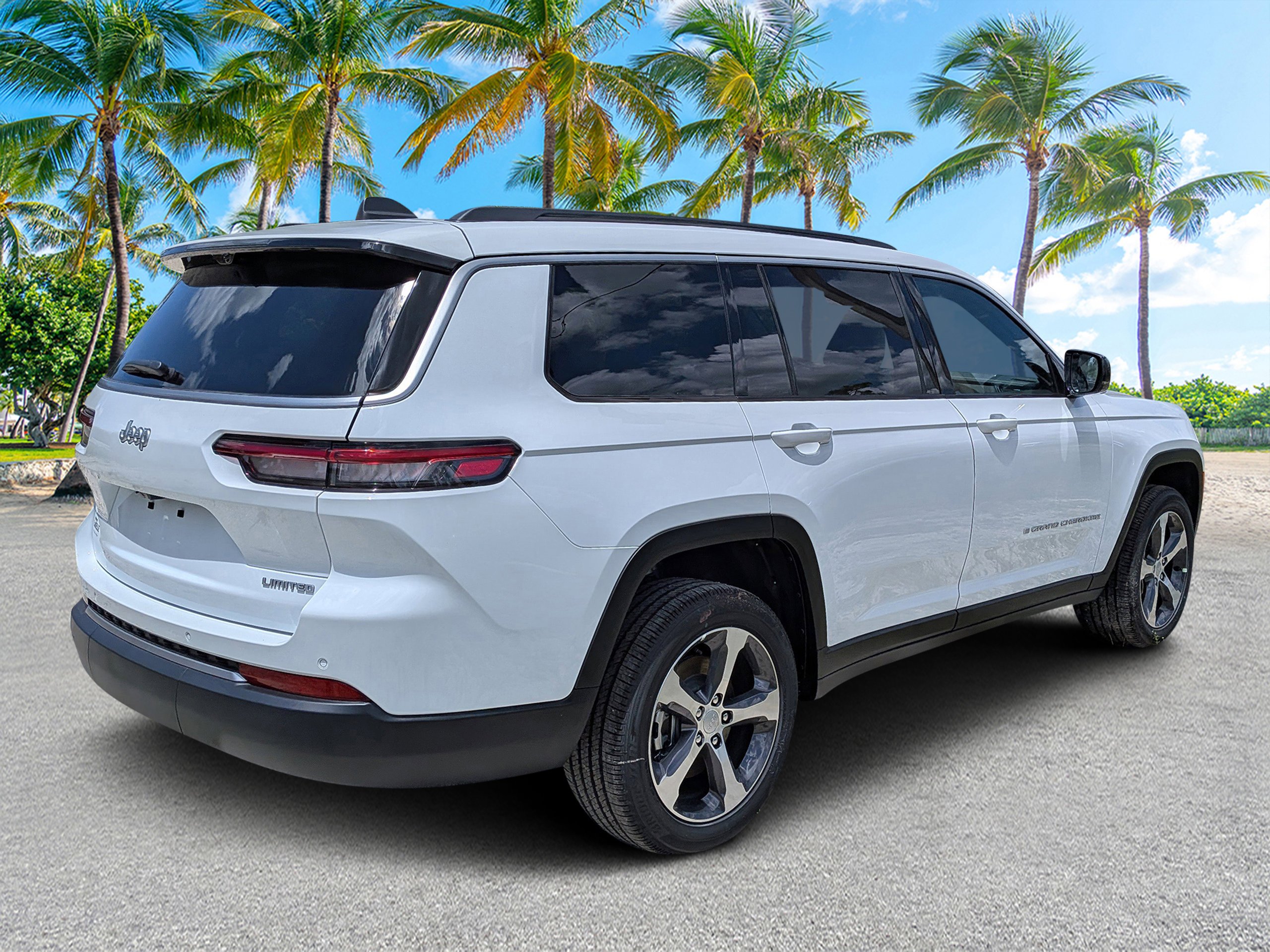 New 2026 Bright White Clear-Coat Exterior Paint Jeep Limited image 3