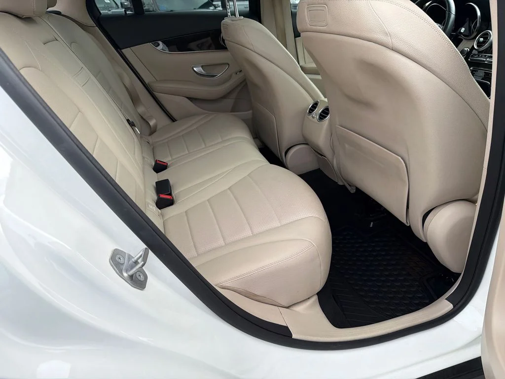 Used 2019  Mercedes-Benz GLC 300 image 15