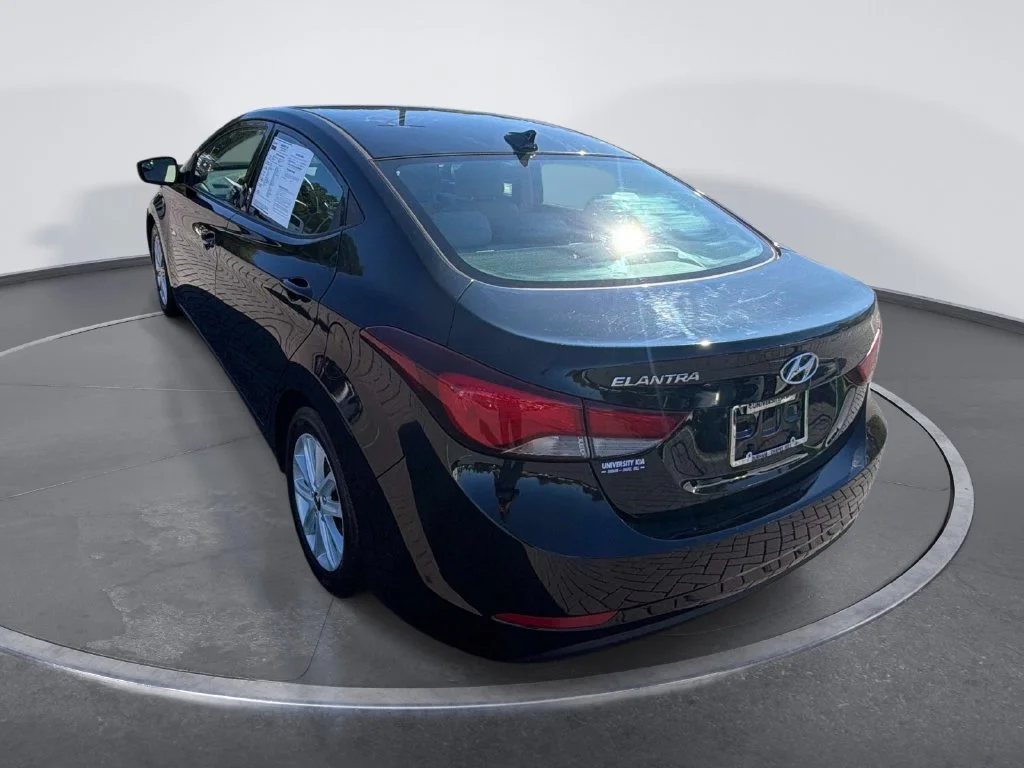 Used 2016 Black Hyundai SE image 5