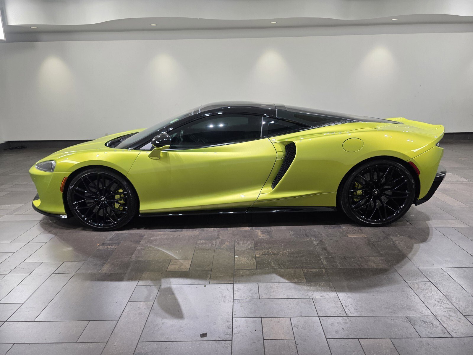 Used 2022 Flux Green McLaren  image 3