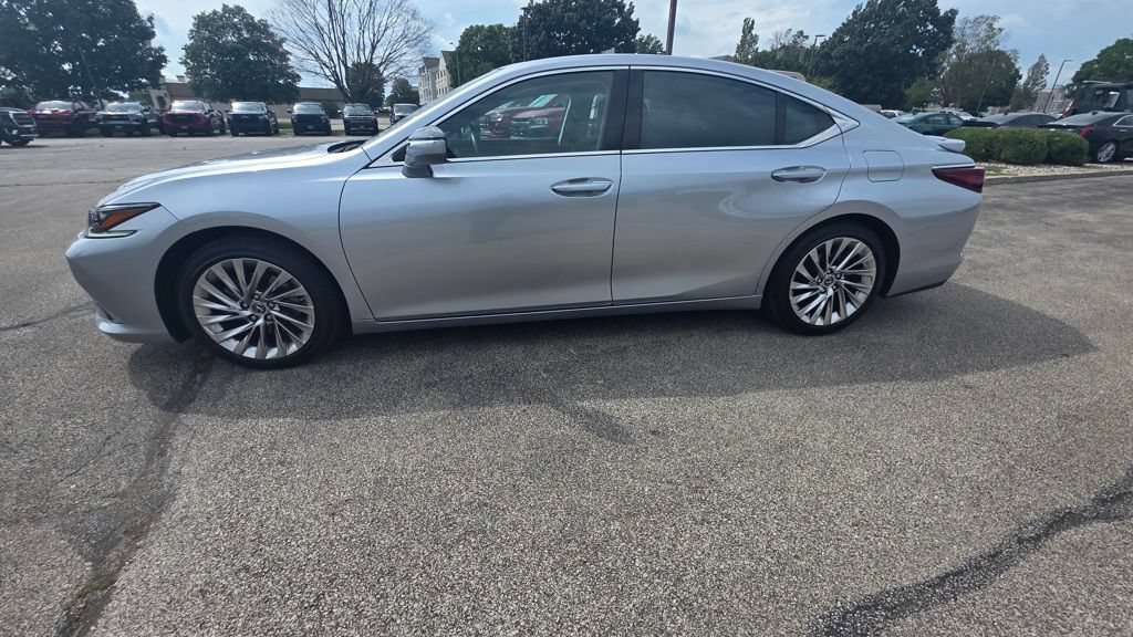 Used 2022  Lexus ES 350 Ultra Luxury image 3