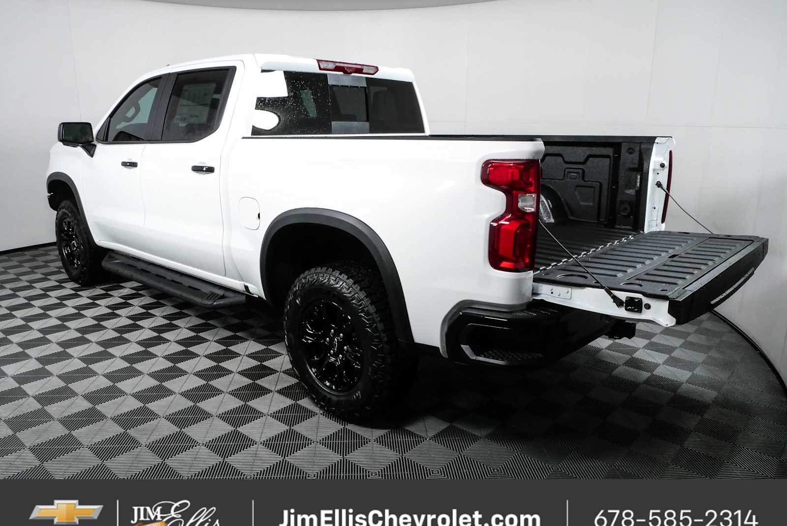 New 2026 Summit White Chevrolet ZR2 image 33