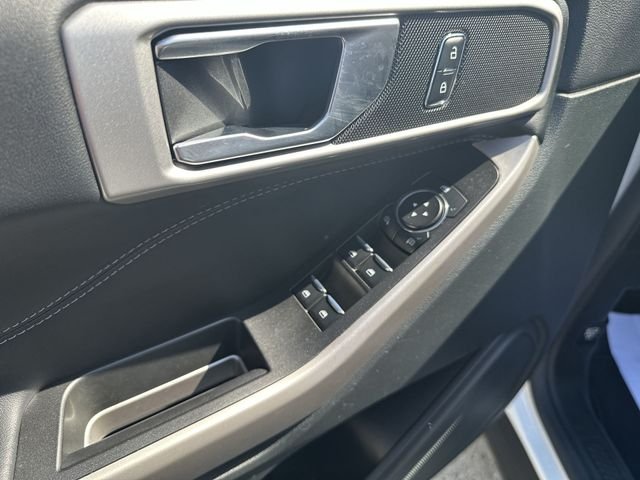 Used 2023 Star White Ford XLT image 24