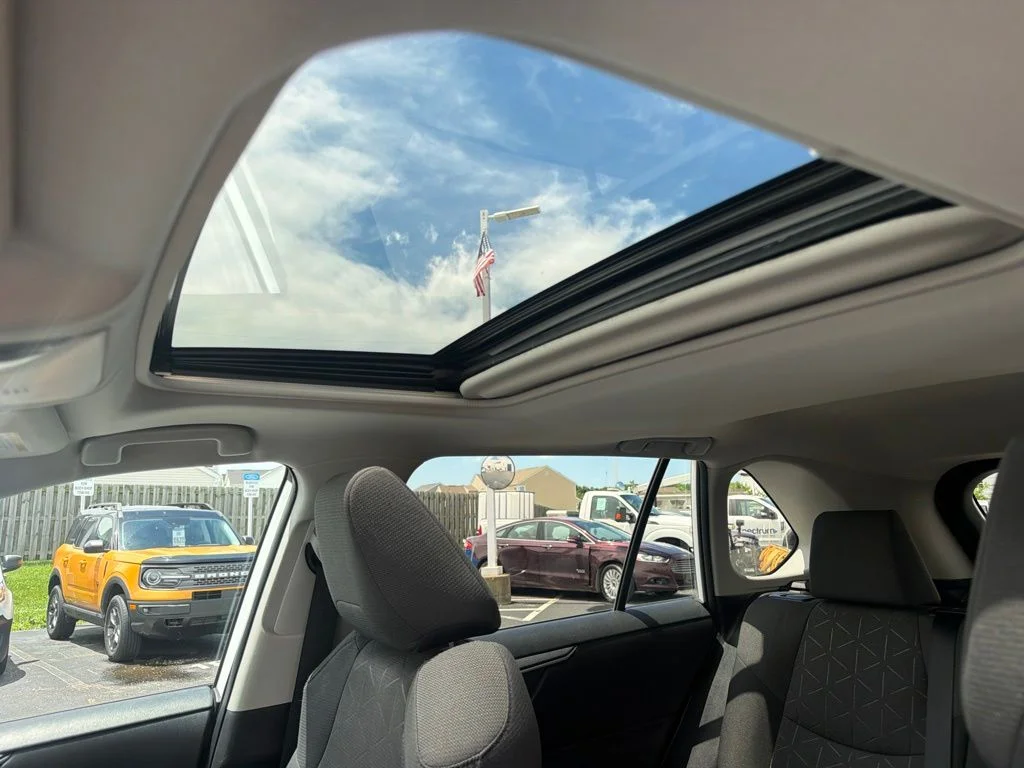 Used 2019 White Toyota XLE image 25