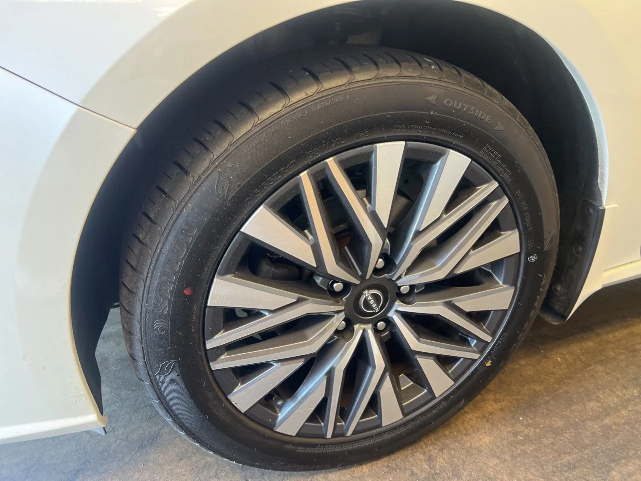 Used 2023 White Nissan 2.5 SV image 11