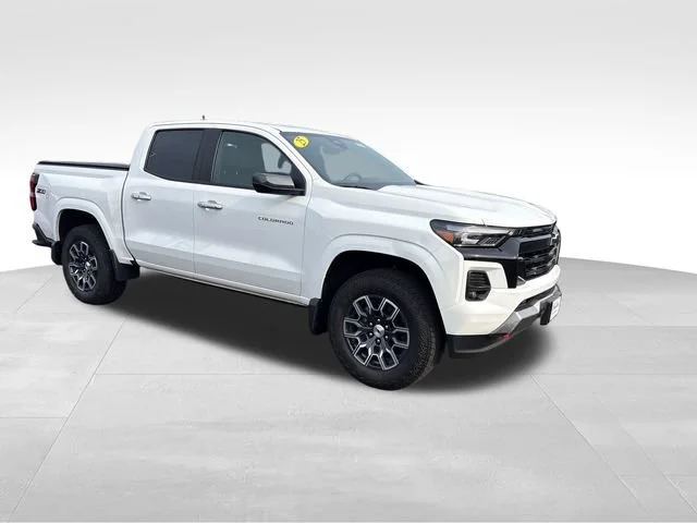 Used 2025 Summit White Chevrolet Z71 image 8