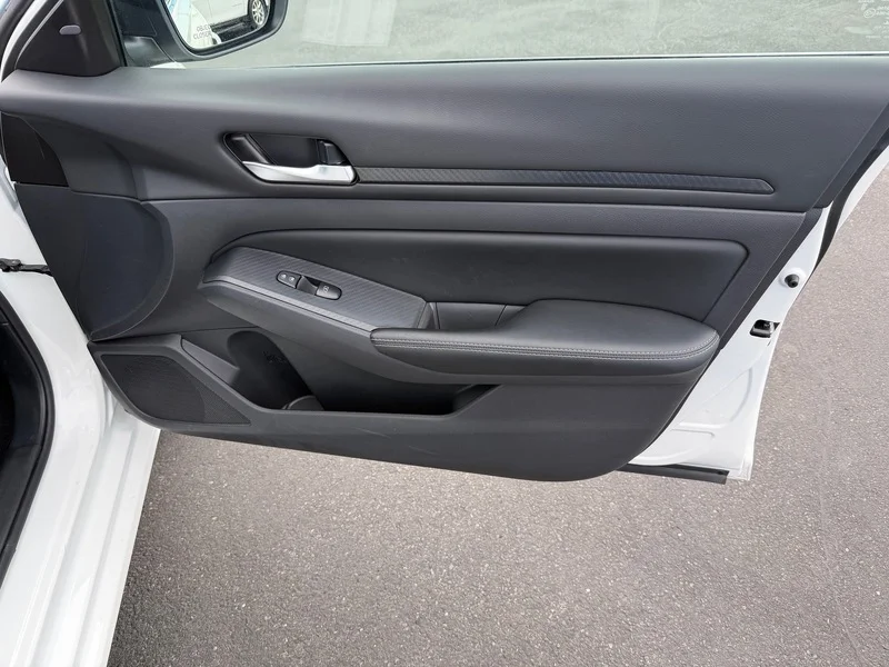 Used 2025 Glacier White Nissan SV image 20