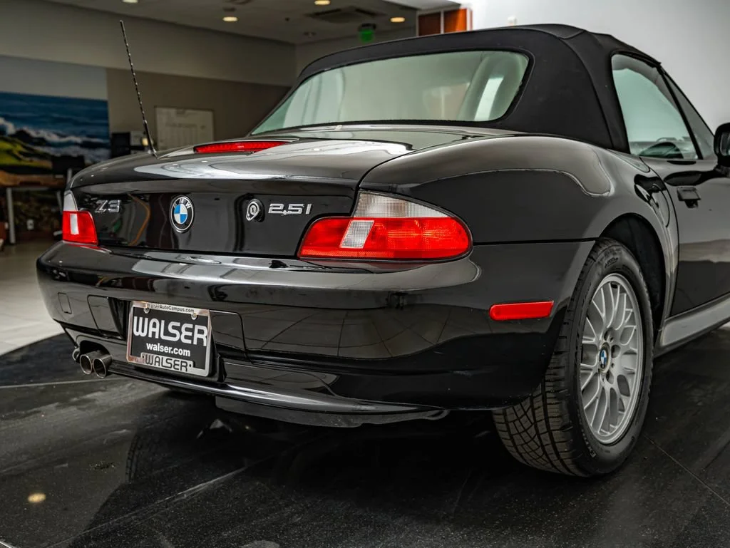 Used 2001 Jet Black BMW 2.5i image 18