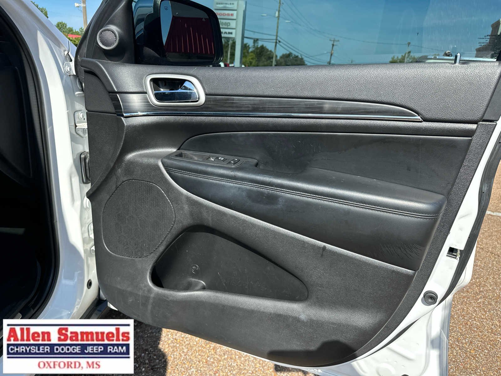 Used 2022 Bright White Clearcoat Jeep Limited image 43