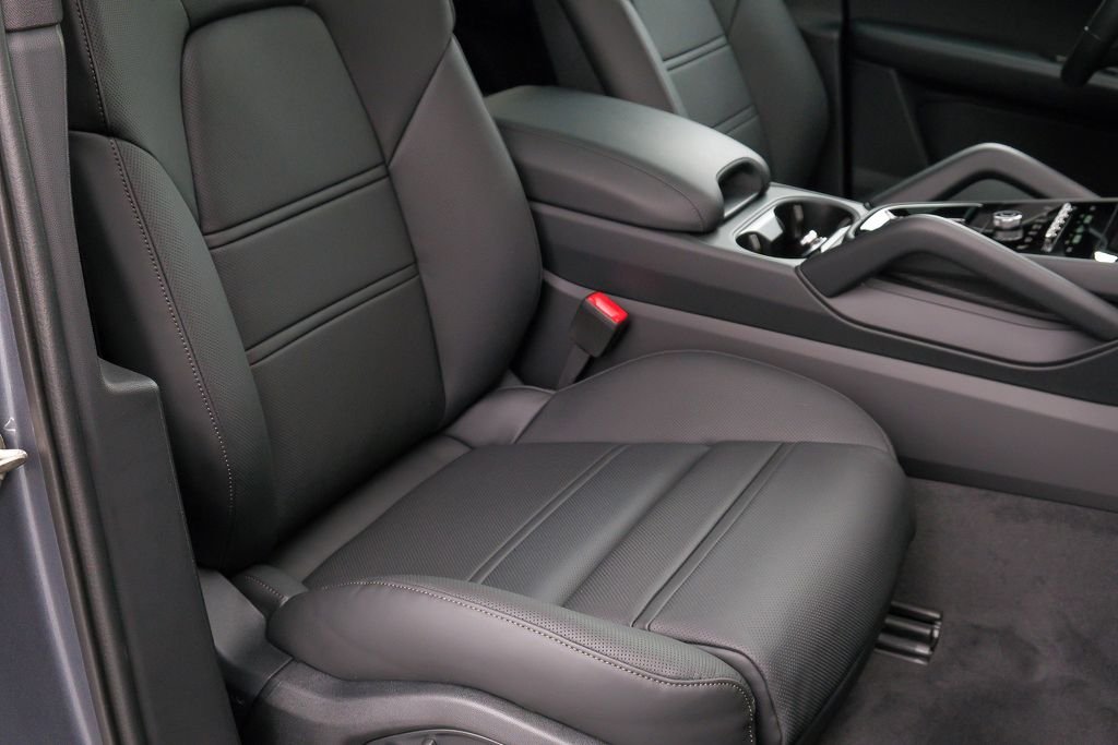 2026 Porsche Cayenne S - Photo 18