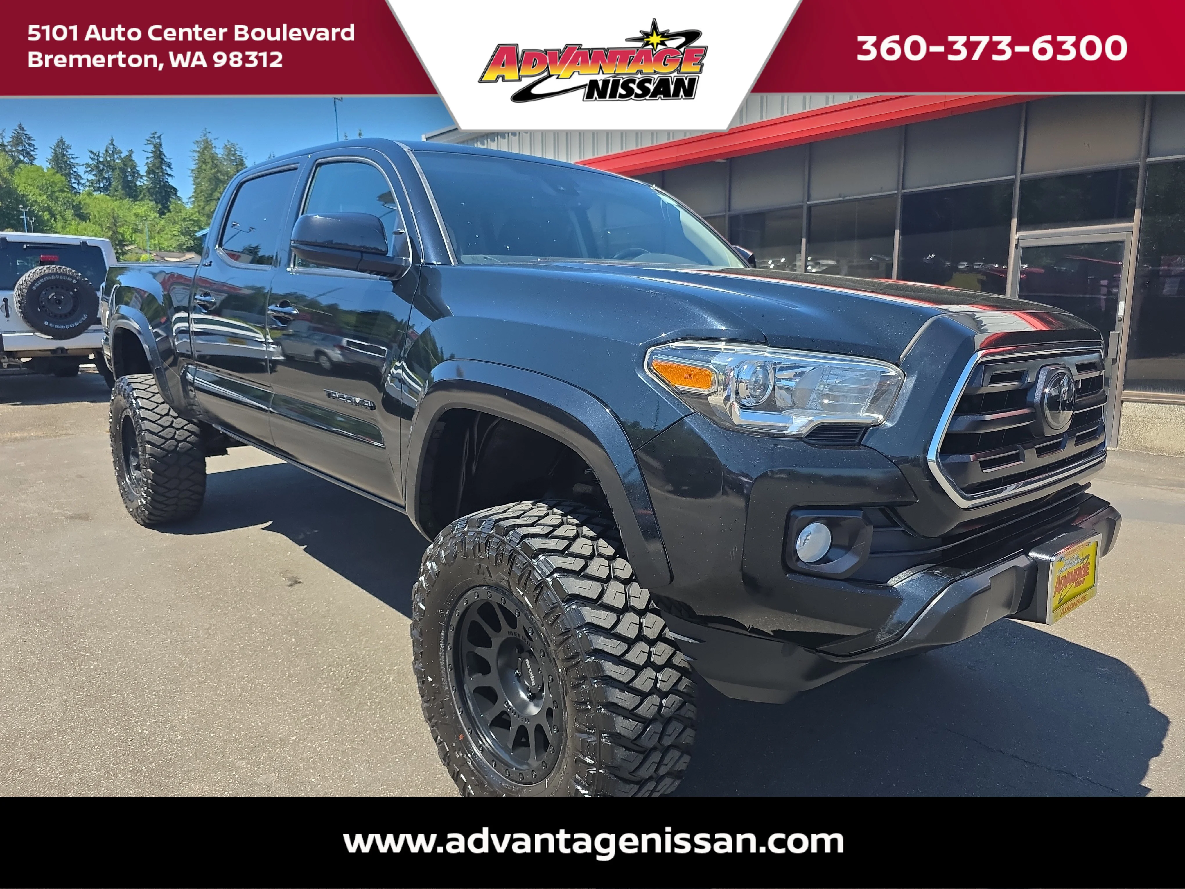Used 2018 Midnight Black Metallic Toyota SR5 image 8