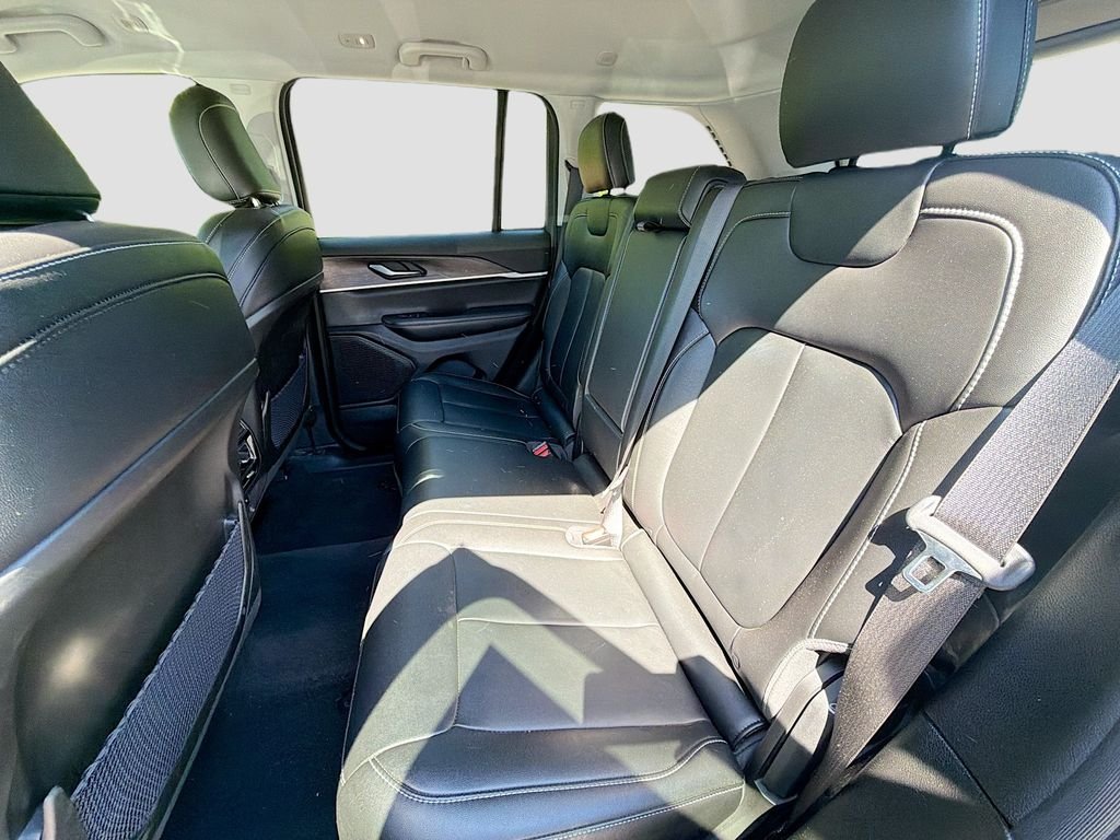 Used 2023 Silver Zynith Jeep Limited image 22