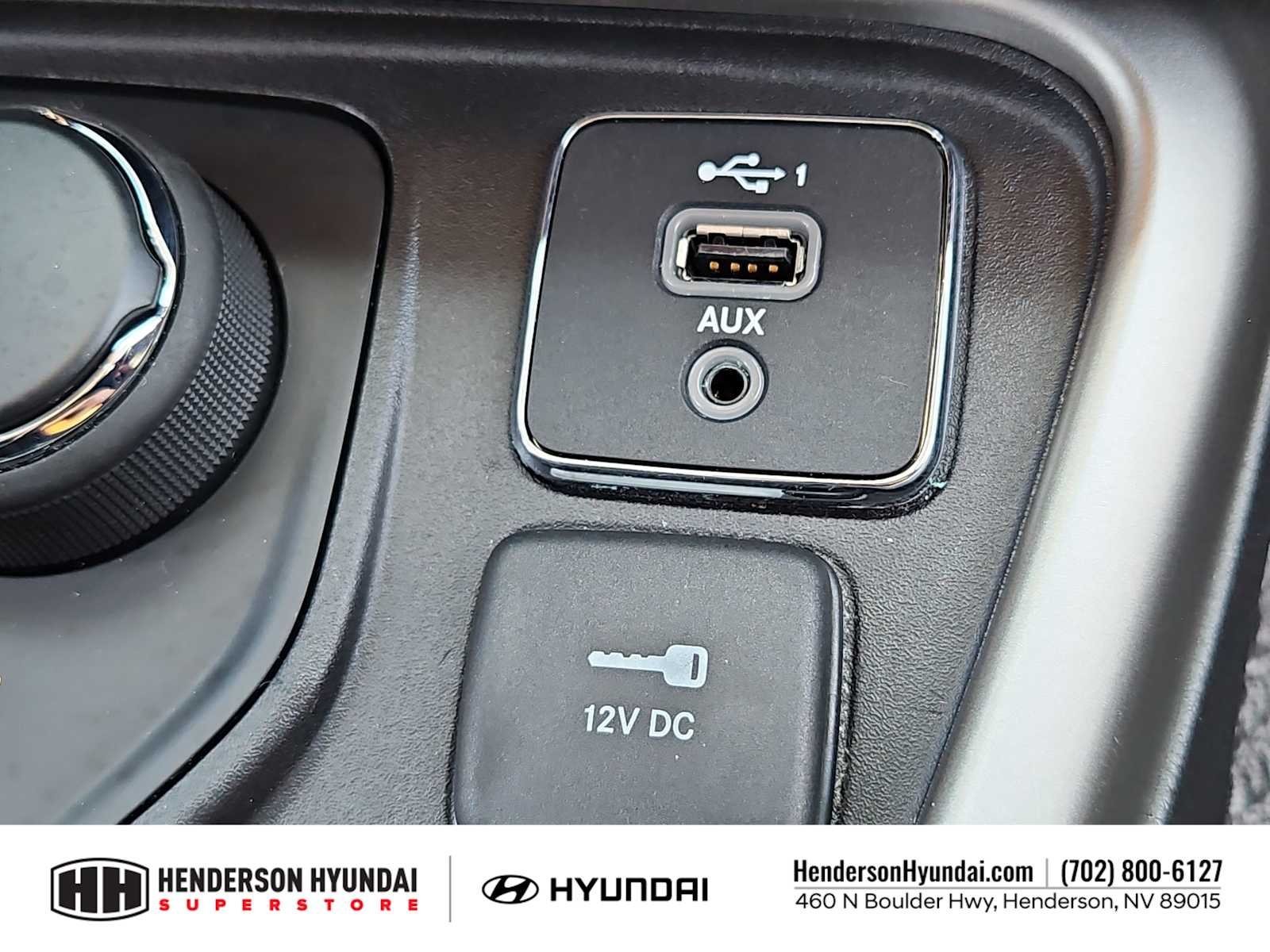 Used 2020 Laser Blue Pearlcoat Jeep Latitude image 30