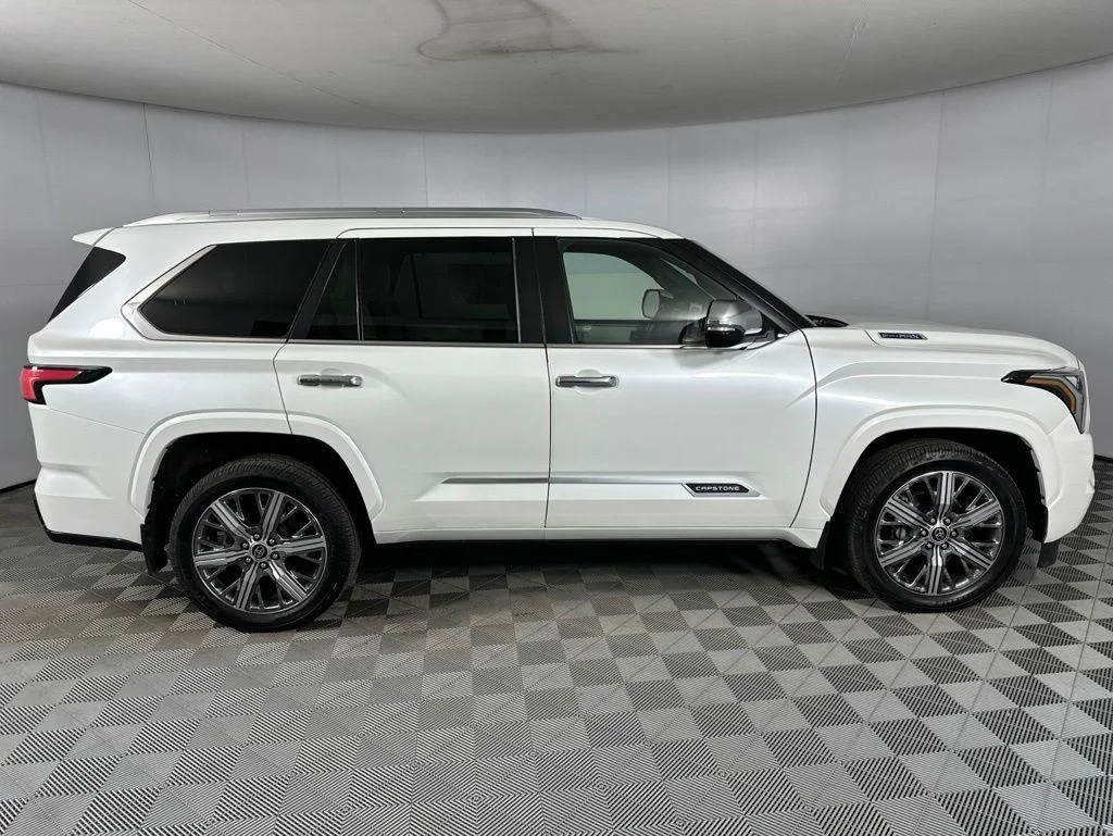 Used 2024 Pearl Toyota Capstone image 13