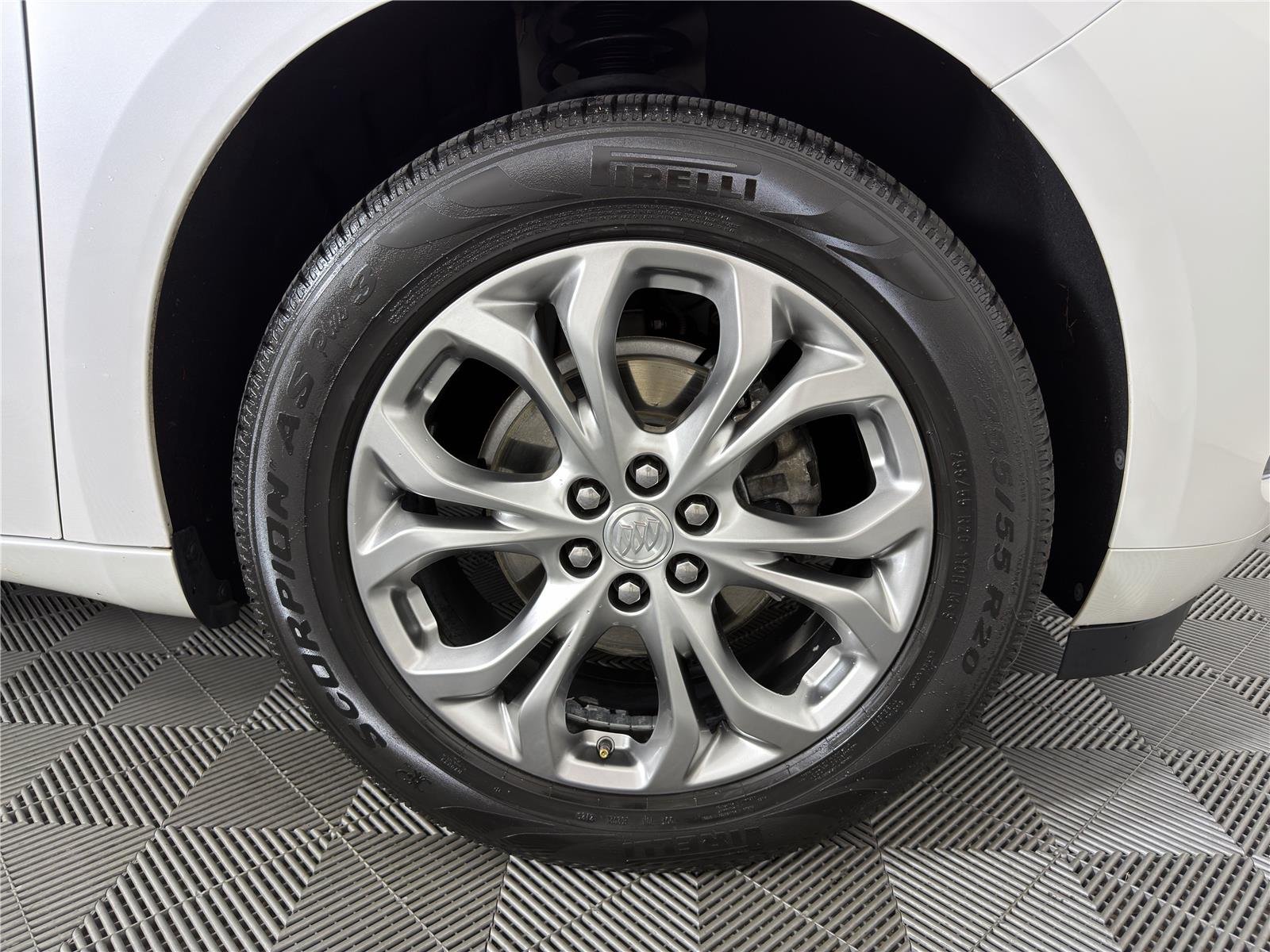 Used 2021 WHITE FROST TRICOAT Buick Avenir image 10