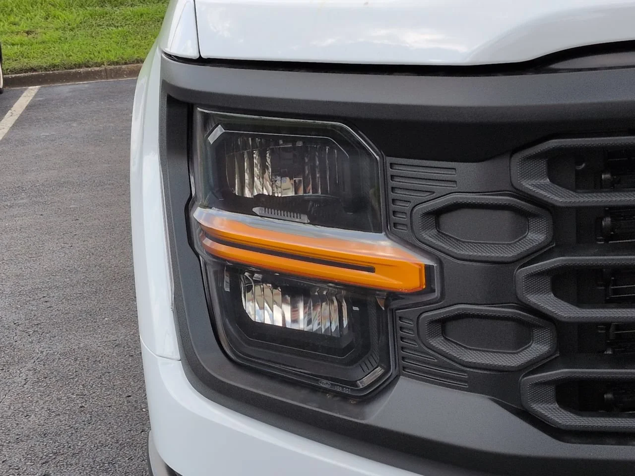New 2026 Oxford White Ford XL image 9