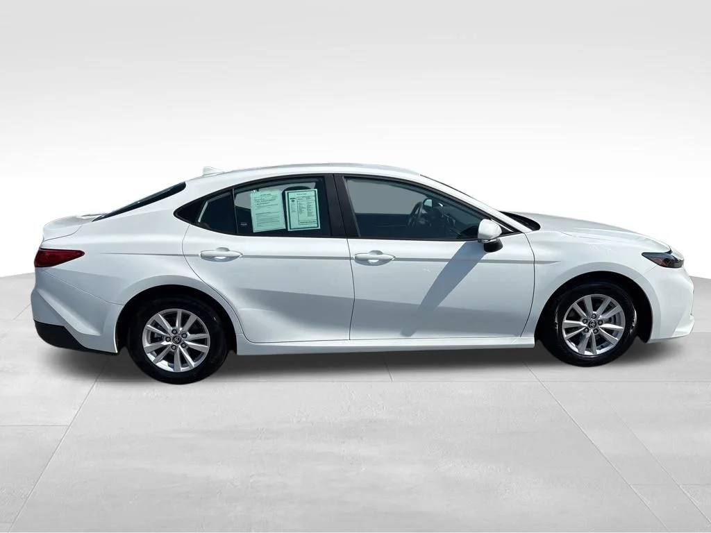 Used 2025 White Toyota  image 3