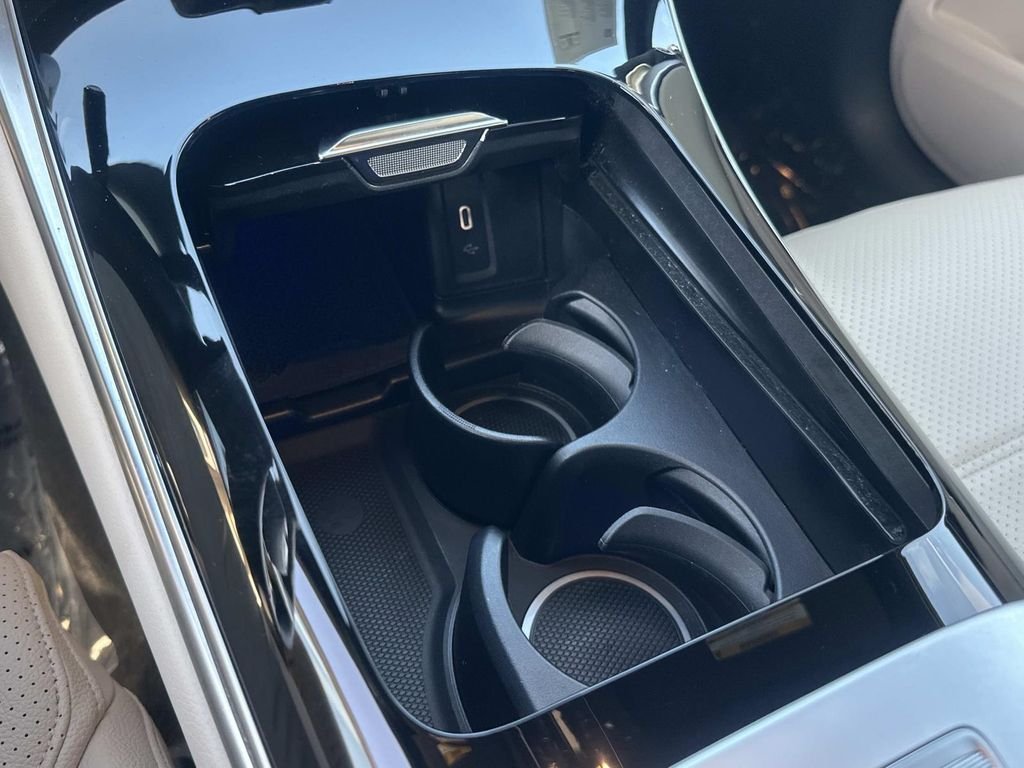 Certified Used 2023  Mercedes-Benz GLC 300 image 25