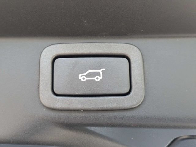Used 2020 Madagascar Orange Metallic Land Rover SVR image 13