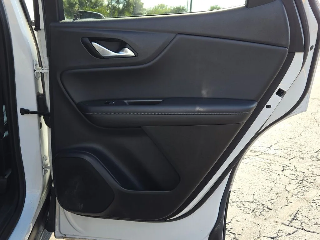 Used 2022 White Chevrolet LT image 11